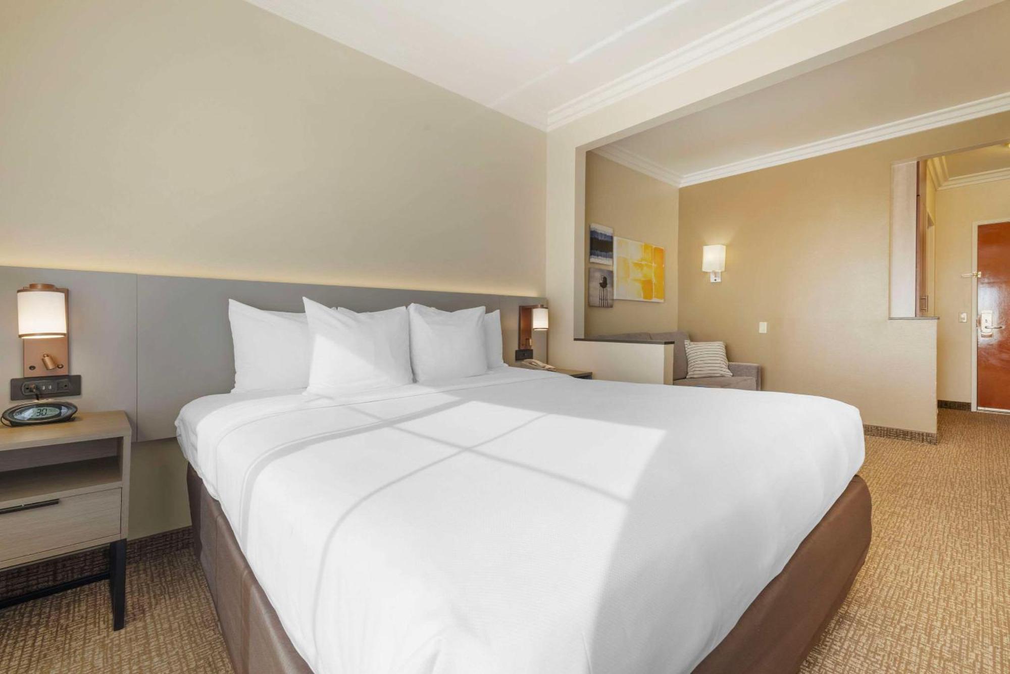 Comfort Suites Oceanside Camp Pendleton Area Экстерьер фото