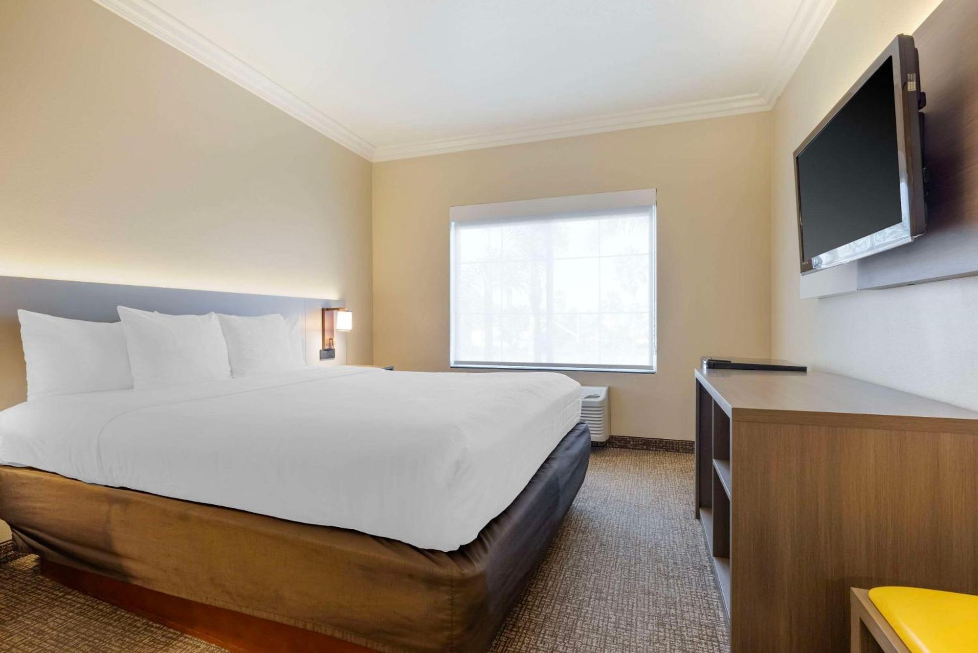 Comfort Suites Oceanside Camp Pendleton Area Экстерьер фото