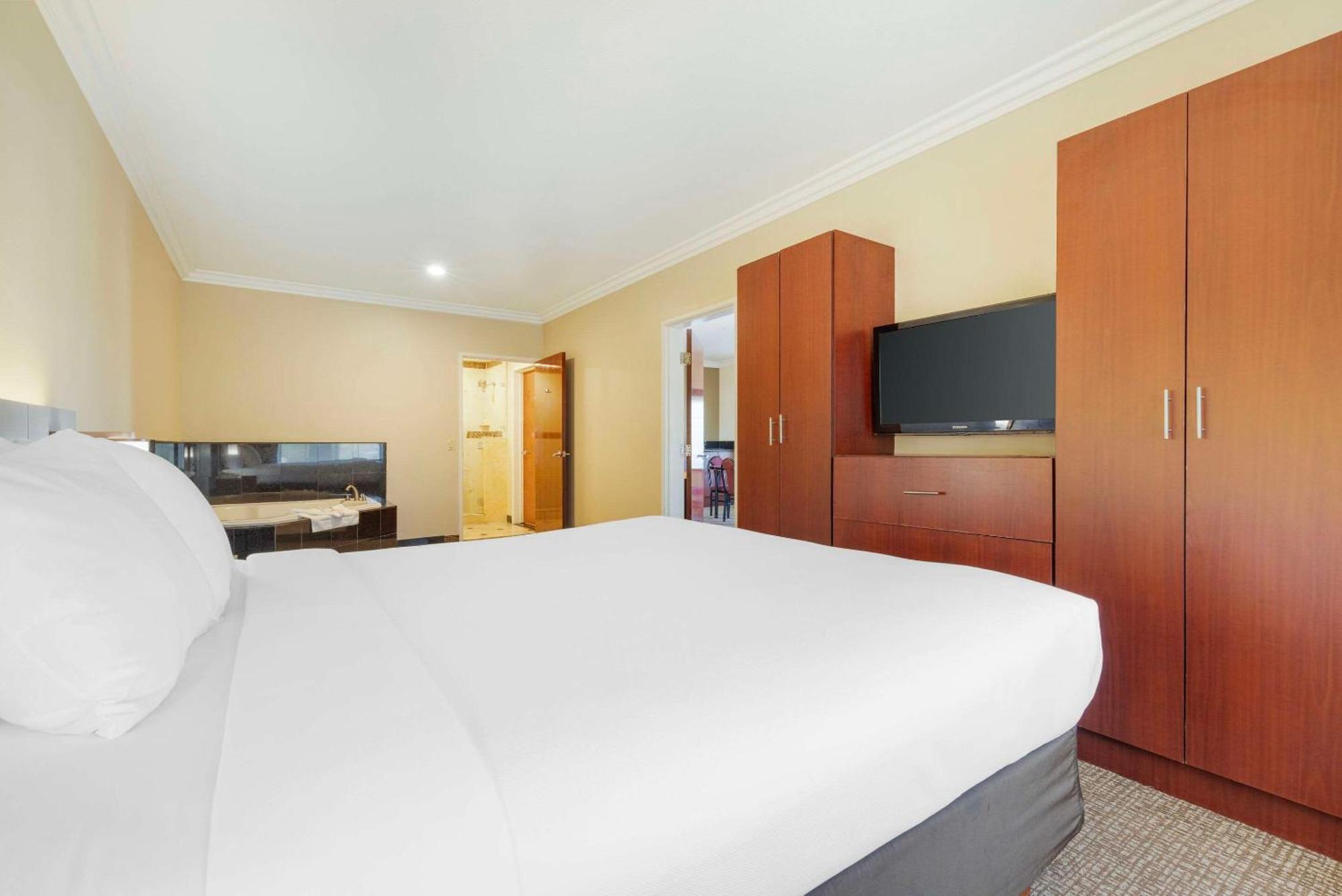 Comfort Suites Oceanside Camp Pendleton Area Экстерьер фото